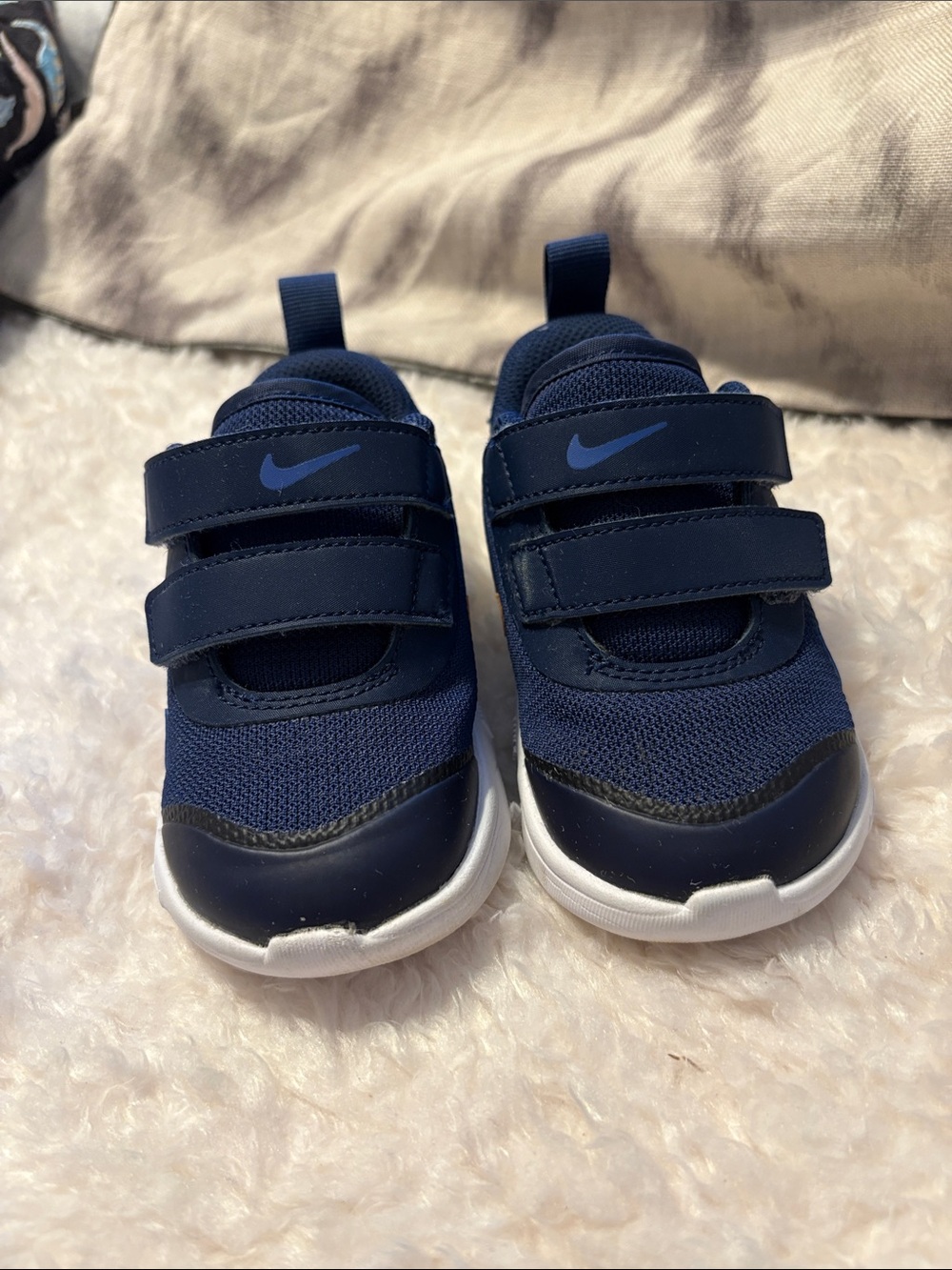 Nike Toddler Navy & White Velcro Sneakers Size 6
